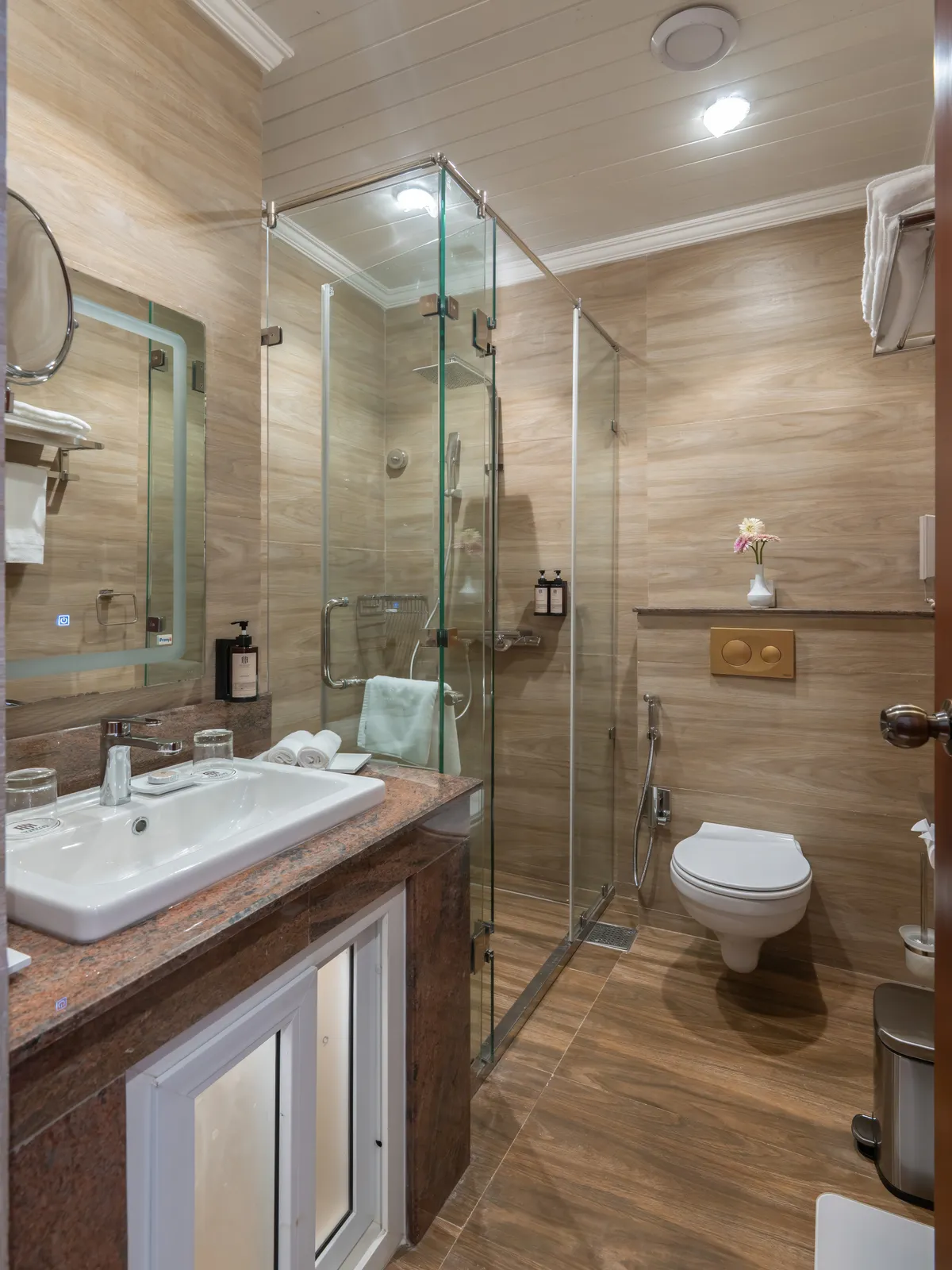 The Deluxe Room at Horton Heights, view 4