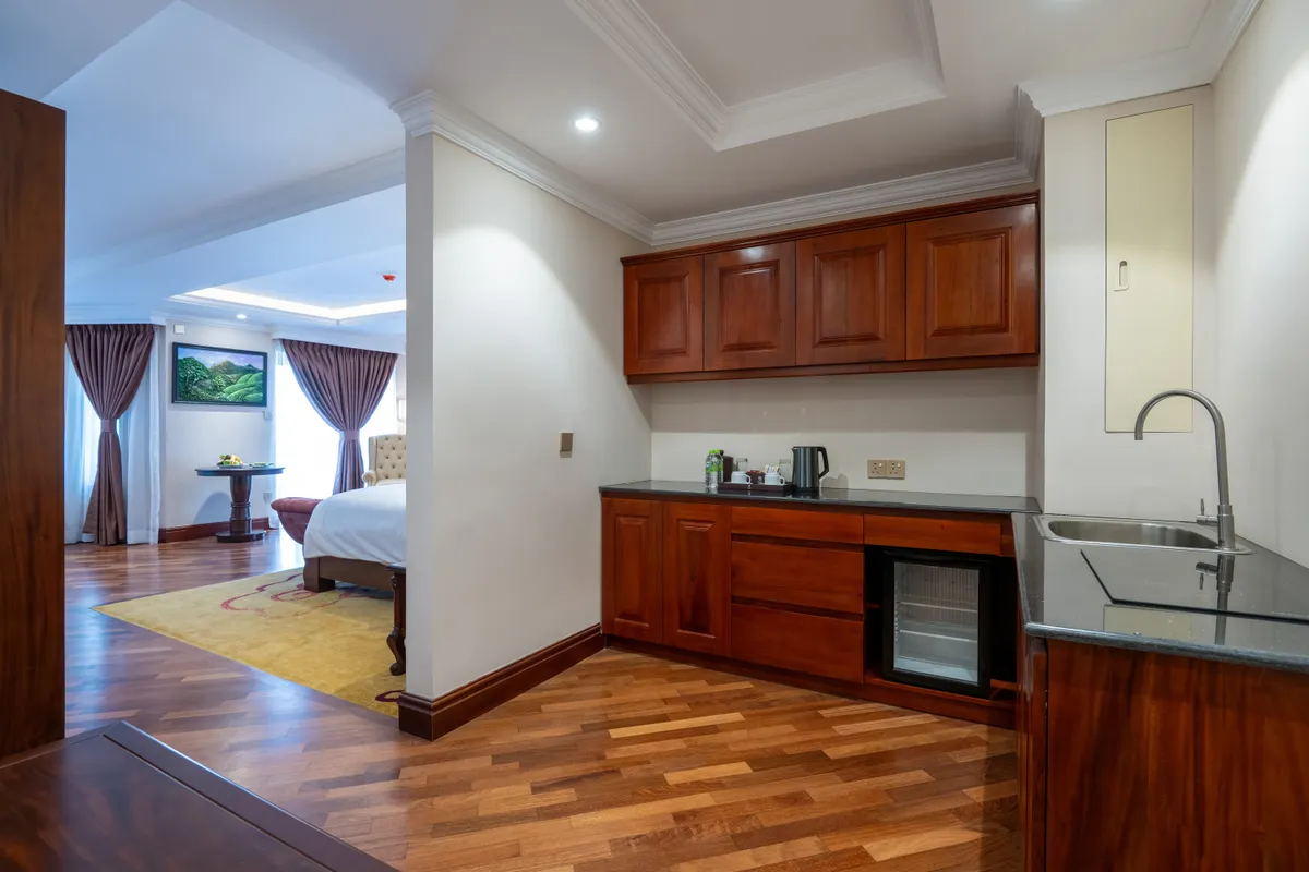 The Executive Suite at Horton Heights, view 3